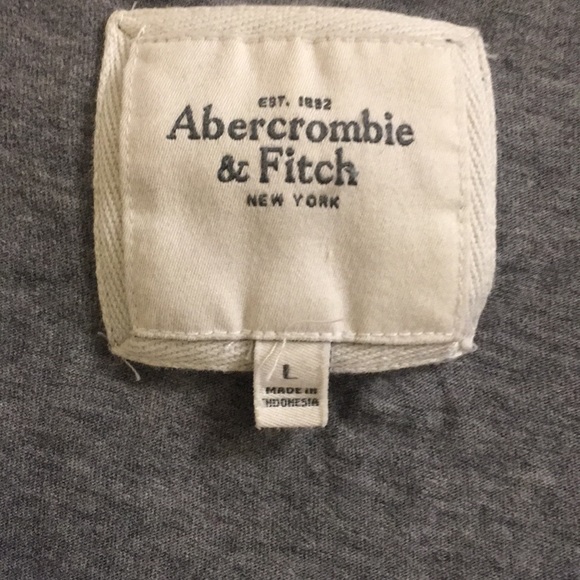 Abercrombie T-shirt - Picture 2 of 2